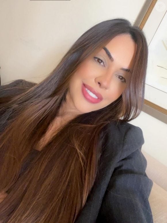 Flávia Correia não teve sua idade revelada, mas causou na web pelo namoro; apesar disso, a publicitária tem um perfil discreto no Instagram
