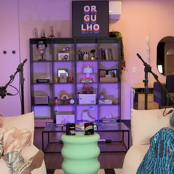 Em entrevista à jornalista Foquinha, em 2023, Cleo Pires relembrou a mentira de que Glória Pires teria flagrado a filha na cama com Orlando Morais, que a criou como filha desde os cinco anos