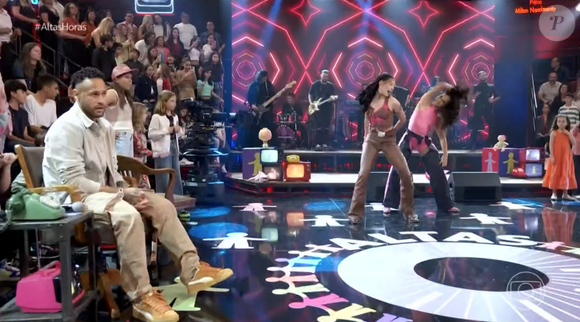 Enquanto Ana Castela dançava no palco, Neymar evitou olhar para ela e internautas não perdoaram