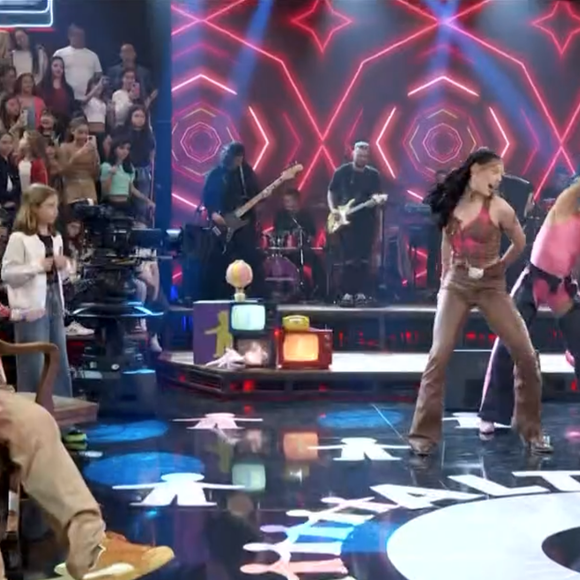 Enquanto Ana Castela dançava no palco, Neymar evitou olhar para ela e internautas não perdoaram