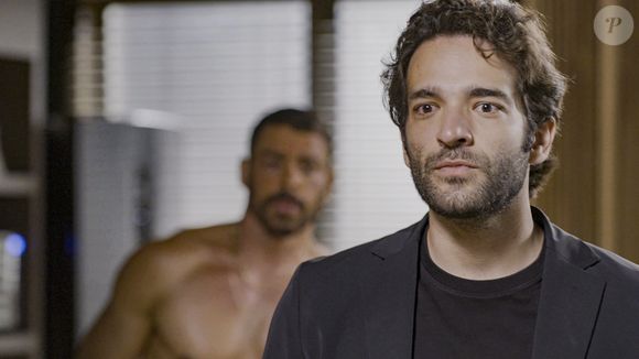 Afonso (Humberto Carrão) flagra Maria de Fátima (Bella Campos) com César (Cauã Reymond)