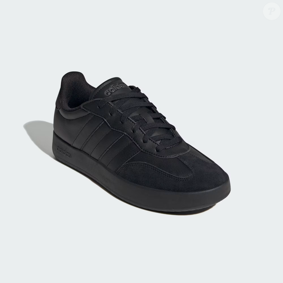 Vendido por R$ 399,99 no Brasil, modelo all black da Adidas pode ser parcelado em até 4x e promete custo-benefício certeiro
