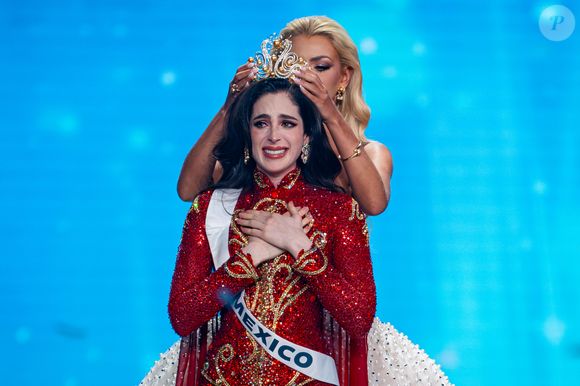 Fátima Bosch tem 25 anos e é formada em moda, tendo se dedicado à carreira de modelo há muitos anos