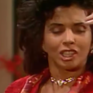 Betty Faria está no ar na pele de Tieta, protagonista da trama em exibição no 'Vale a Pena Ver de Novo' da Globo.