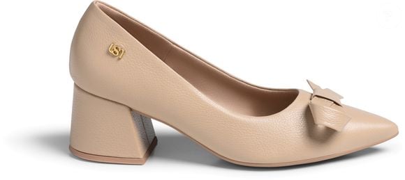 Fechando a seleção, o clássico “Scarpin Bico Fino Couro Laço” foi escolhido para mães sofisticadas que valorizam peças elegantes e atemporais e com preço de R$ 399,99