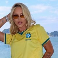 Cropped com aplicações e jeans wide leg de cintura baixa: Virgínia abala no look para primeiro jogo do Brasil na Copa do Mundo 2026 em meio a rumores de reconciliação com Vini Jr. Veja!