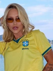 Cropped com aplicações e jeans wide leg de cintura baixa: Virgínia abala no look para primeiro jogo do Brasil na Copa do Mundo 2026 em meio a rumores de reconciliação com Vini Jr. Veja!