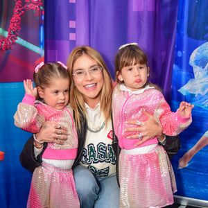 Mãe e filhas se reuniram com um time de famosos no Disney On Ice, uma série de turnês de shows no gelo produzidos pela Feld Entreteniment  e que está acontecendo em São Paulo.