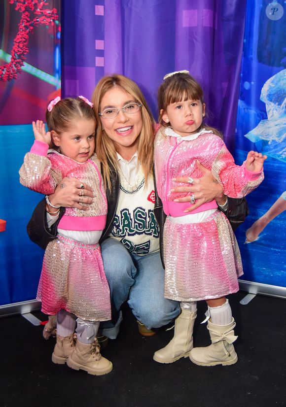 Mãe e filhas se reuniram com um time de famosos no Disney On Ice, uma série de turnês de shows no gelo produzidos pela Feld Entreteniment  e que está acontecendo em São Paulo.