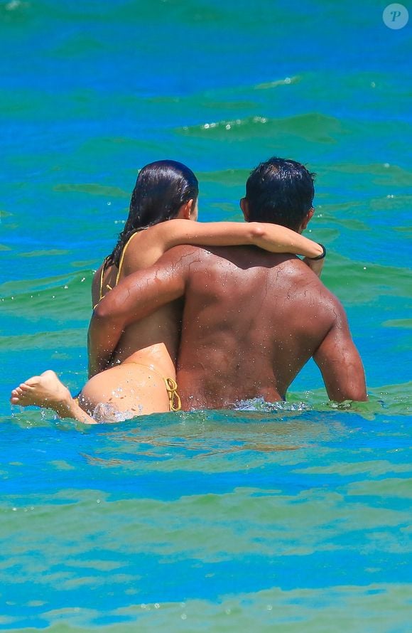 Xamã ainda pegou Sophie Charlotte no colo enquanto se divertiam