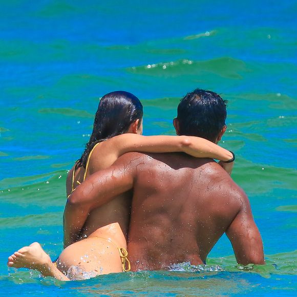 Xamã ainda pegou Sophie Charlotte no colo enquanto se divertiam