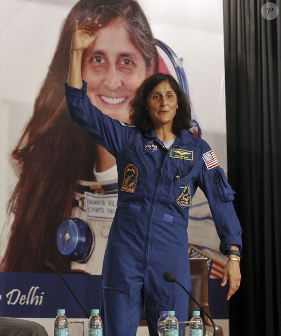 2016: Suni Williams participa de uma conversa com Sachin Bahmba, um astrônomo indiano