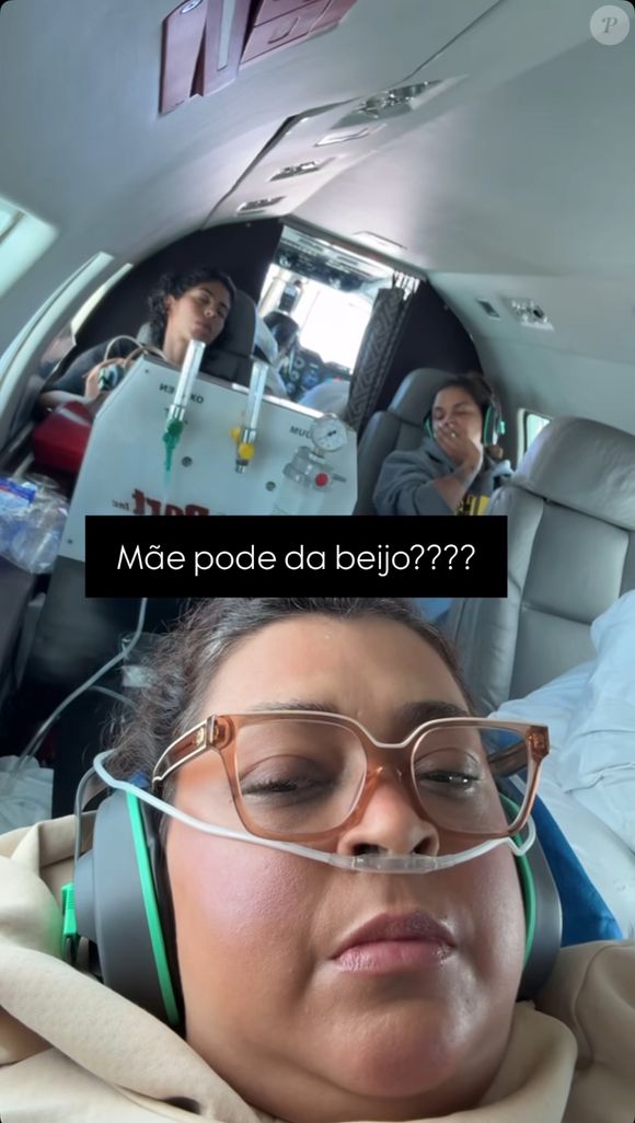 Preta Gil despertou preocupação entre os fãs na manhã deste domingo (06), ao publicar um vídeo onde aparece em uma UTI montada dentro de um jatinho particular