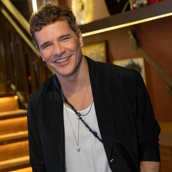 Daniel de Oliveira retorna às novelas após nove anos afastado da TV aberta. Seu último trabalho no formato foi em “Os Dias Eram Assim” (2017).