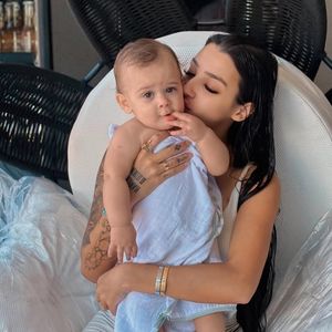Bia Miranda, mãe de Kaleb, deu à luz Maysha em 23 de abril de 2025, menos de um ano após o nascimento do primeiro filho
