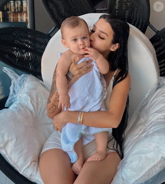 Bia Miranda, mãe de Kaleb, deu à luz Maysha em 23 de abril de 2025, menos de um ano após o nascimento do primeiro filho