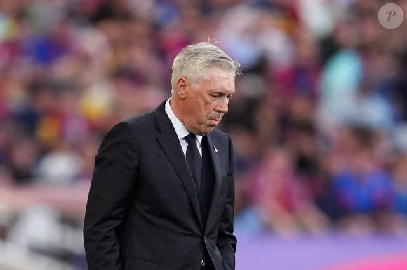 Carlos Ancelotti concordou em ganhar 6 milhões de euros líquidos (R$ 37,9 milhões) por quatro temporadas. Teria partido do clube a proposta de receber 15% em direitos de imagem