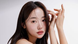 A técnica coreana que faz seu cabelo crescer mais forte e brilhante sem óleo: o segredo começa no couro cabeludo