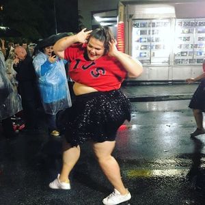 Thais Carla, que já dançava pelas ruas, começou a fazer algumas apresentações com a popstar