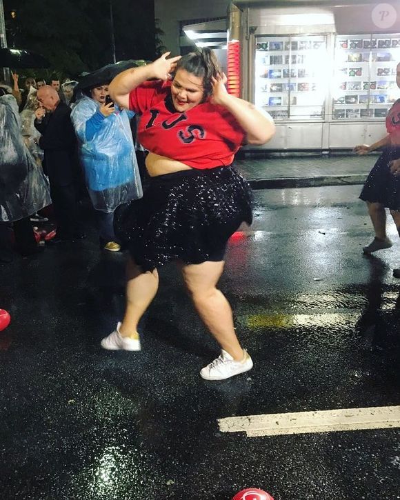 Thais Carla, que já dançava pelas ruas, começou a fazer algumas apresentações com a popstar