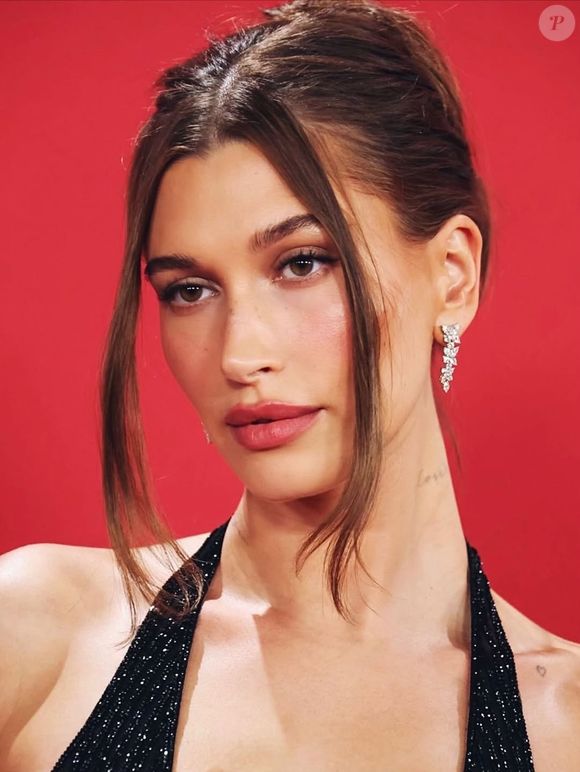 O sucesso do penteado está justamente na sua versatilidade.