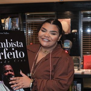 AGN_3292910 - Rio de Janeiro, BRASIL    Barbara Cruz e Flora Cruz chegam para o lançamento do livro "O Sambista Perfeito" em homenagem a Arlindo Cruz, na livraria da travessa. Fotos: Victor Chapetta - Agnews

Pictured: Barbara Cruz e Flora Cruz chegam para o lançamento do livro "O Sambista Perfeito" em homenagem a Arl

AgNews 7 JULHO 2025 

BYLINE MUST READ: Victor Chapetta / AgNews

Cristiana Silva