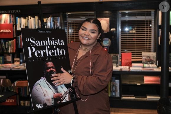 AGN_3292910 - Rio de Janeiro, BRASIL    Barbara Cruz e Flora Cruz chegam para o lançamento do livro "O Sambista Perfeito" em homenagem a Arlindo Cruz, na livraria da travessa. Fotos: Victor Chapetta - Agnews

Pictured: Barbara Cruz e Flora Cruz chegam para o lançamento do livro "O Sambista Perfeito" em homenagem a Arl

AgNews 7 JULHO 2025 

BYLINE MUST READ: Victor Chapetta / AgNews

Cristiana Silva