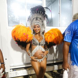 Brunna Gonçalves desfila grávida: ‘Chegou a hora, vamos, minha Beija-Flor’, postou a dançarina nas redes sociais