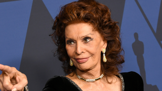 Sophia Loren, hoje aos 92: 'Envelhecer pode ser agradável e até divertido, se você souber usar o tempo, se está satisfeito com o que conseguiu e se continua sonhando'