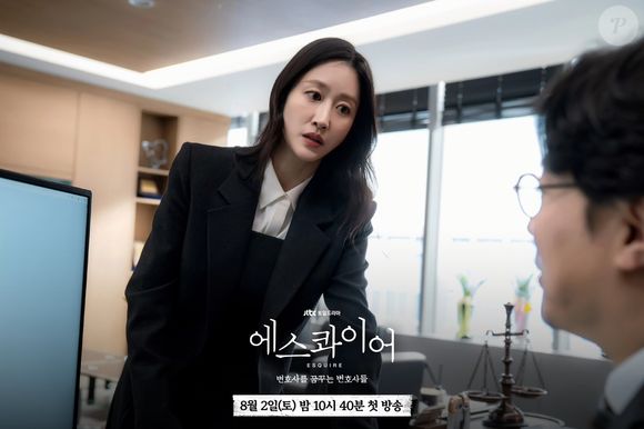 Jeon Hye-bin está casada desde 2019 com um dentista 2 anos mais velho. Os dois tem um filho juntos e a atriz nunca mostrou o rosto do marido na web, sempre o cobrindo com emojis.