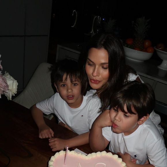 Alguns internautas na web fizeram uma série de comentários após as fotos publicadas, suspeitando de uma nova gravidez da modelo Andressa Suita.