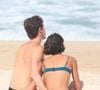 Bruna Marquezine ganhou mão boba do namorado, Shawn Mendes, durante namoro em praia do Rio