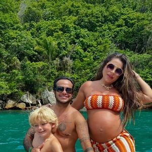Já pai de Bento, de 6 anos, Thammy publicou a primeira foto do filho caçula neste sábado, dia 18 de abril