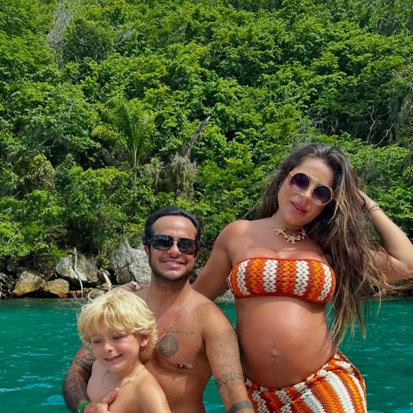 Já pai de Bento, de 6 anos, Thammy publicou a primeira foto do filho caçula neste sábado, dia 18 de abril