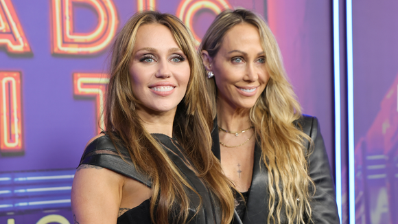 Tish Cyrus, mãe de Miley Cyrus, 58 anos: 'Comecei a treinar e agora me sinto melhor do que nos últimos 20 anos'