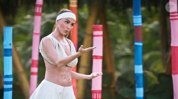 Looks da Deborah Secco em 'Terceira Metade': atriz se inspira e aposta em look esportivo, com faixa na cabeça e saia de prega