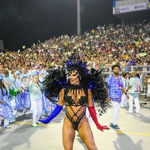 Viviane Araújo usou fantasia com LED no Carnaval 2025 tanto da Mancha Verde (foto) quanto do Salgueiro