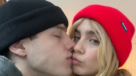 Casal em 'Olympo', Clara Galle e Nuno Gallego se apaixonaram nos bastidores da série da Netflix e agora moram juntos