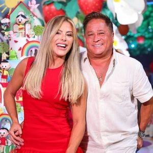 Aos 62 anos, o sertanejo, que é casado com a influenciadora Poliana Rocha, fez comentários bem-humorados ao afirmar que já não tem a mesma disposição de antes para o sexo e chegou a relatar um susto durante um momento de intimidade.