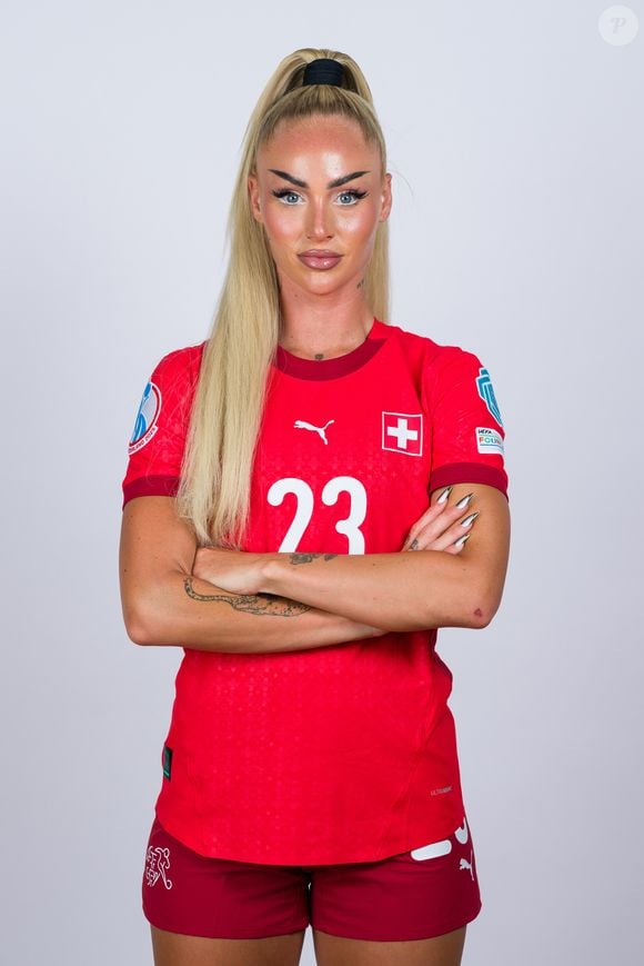 Internautas chegaram a comparar Alisha Lehmann com a cantora Pabllo Vittar