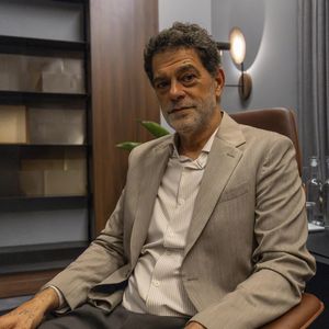 Nem Raul, nem Joélly: Rogério (Eduardo Moscovis) a pessoa mais sonsa de 'Três Graças'; empresário repete discurso para se safar e cansa o público