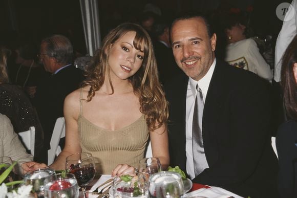 Mariah Carey era casada com Tommy Mottola, presidente da Sony Music. Após o divórcio, seus investimentos de marketing foram destinados à promoção do primeiro disco de JLo