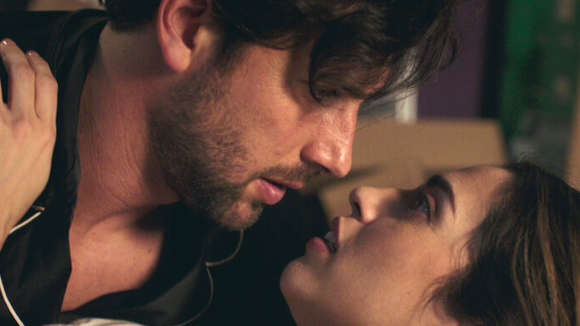 Só 8 episódios de 30 minutos: a comédia romântica da Netflix que vai te fazer maratonar sem perceber e já está no TOP 10