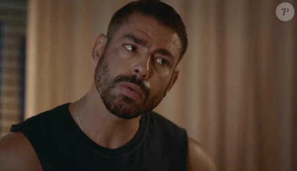 Na novela ‘Vale Tudo’, César rouba um quadro valioso de Heleninha.