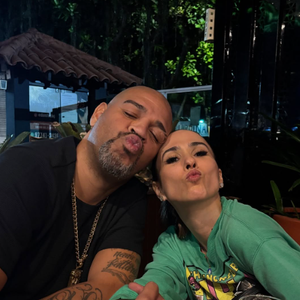 Adriano Imperador e Tatá Werneck, amigos, em um encontro casual