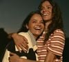 Neide Maia e Bruna Marquezine compartilham abraço emocionante em foto que exala carinho e parceria entre gerações