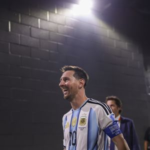 A rivalidade entre Cristiano Ronaldo e Messi ganhou um novo capítulo na Copa do Mundo de 2026. O português se incomodou com perguntas sobre o argentino após a vitória de Portugal