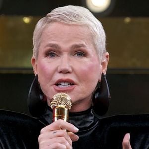 Xuxa se apresentou ao vivo no 'Domingão com Huck' deste domingo, 16 de agosto de 2026