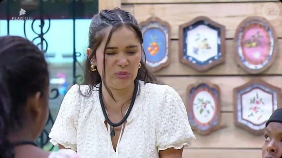 A ex-BBB Gizelly Bicalho declarou que encontrou uma divergência no aplicativo eleitoral e questionou a Justiça Eleitoral sobre a indicação de outro estado para votar