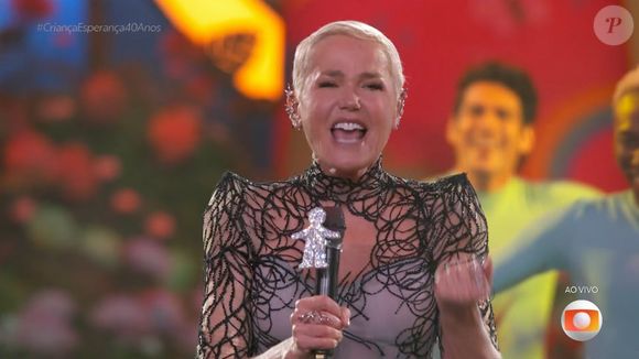 ‘Lua de Cristal’ ecoa no palco e nas redes: público vibra com o reencontro das três divas da TV
